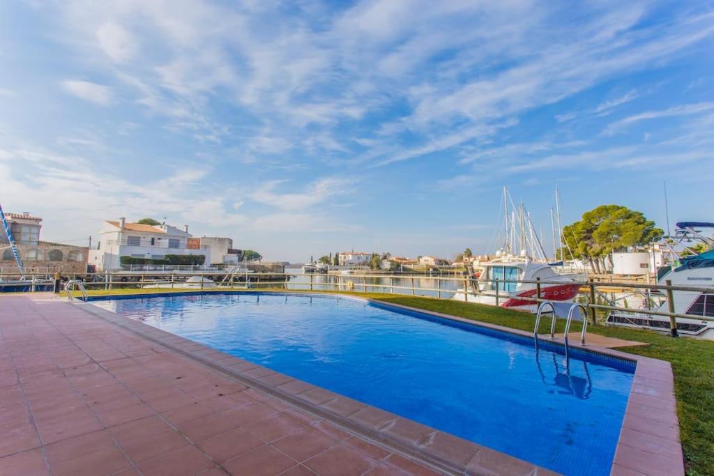 Piso De 2 Habitaciones, 3 Piscinas Y Cerca Del Mar Appartamento