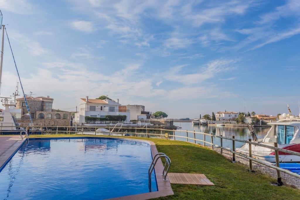 Piso De 2 Habitaciones, 3 Piscinas Y Cerca Del Mar Appartamento *